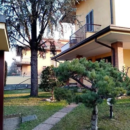 Accogliente A Due Passi Dal Metro Di Milano - Casa Adriana Oda ve Kahvaltı *