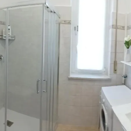Frühstückspension Accogliente A Due Passi Dal Metro Di Milano - Casa Adriana *