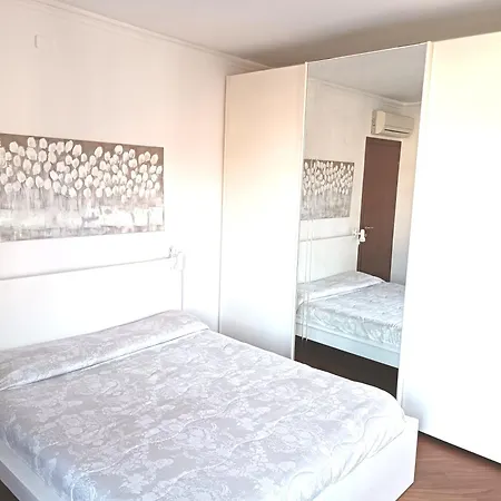 Accogliente A Due Passi Dal Metro Di Milano - Casa Adriana Bed & Breakfast